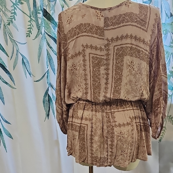 HoneyMe Curvy Elegant Paisley Blouse in Pink and Brown - Picture 5 of 8